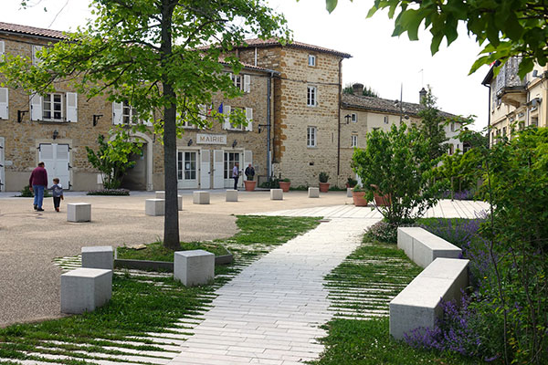 AMÉNAGEMENT DE LA PLACE DE LA RUE DE LA MAIRIE À POMMIERS